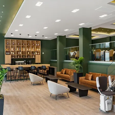 Azur Hotel 4*